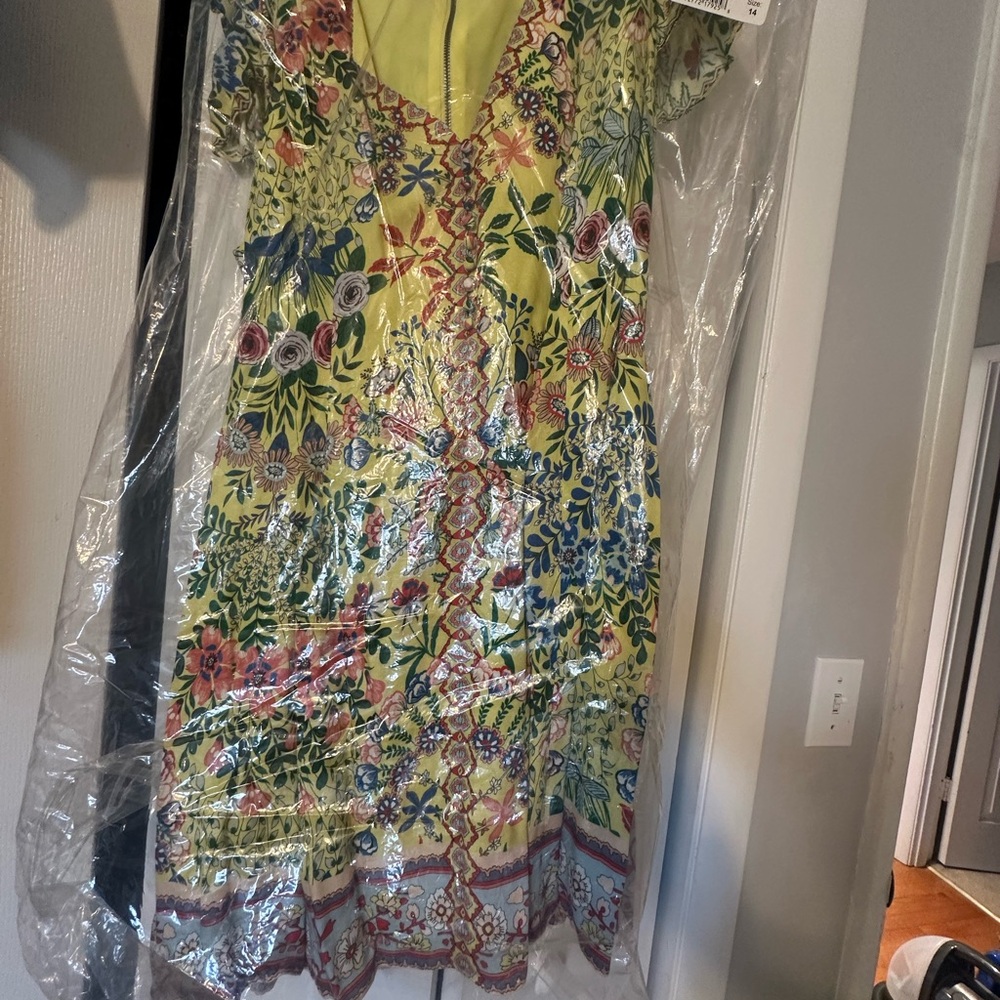 Alice + Olivia Yellow Floral V-Neck Mini Dress - Picture 8 of 10